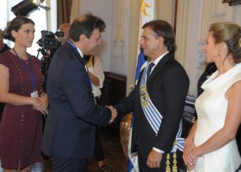 Secretario Ejecutivo de Olade, Alfonso Blanco Bonilla, presente durante el saludo protocolar al presidente de la República Oriental del Uruguay, Luis Lacalle Pou, durante la Ceremonia de Transmisión del Mando Presidencial.