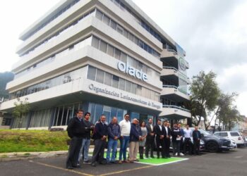 La Organización Latinoamericana y Caribeña de Energía (OLACDE) y BYD se unen para impulsar la transición hacia vehículos eléctricos en la región.