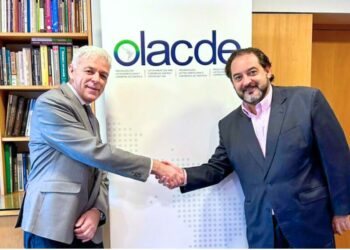 OLACDE y la IAEE firman Convenio de Colaboración