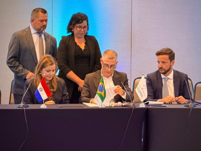 Image for the Tweet beginning: #OLACDE y @mercosur suscribieron un