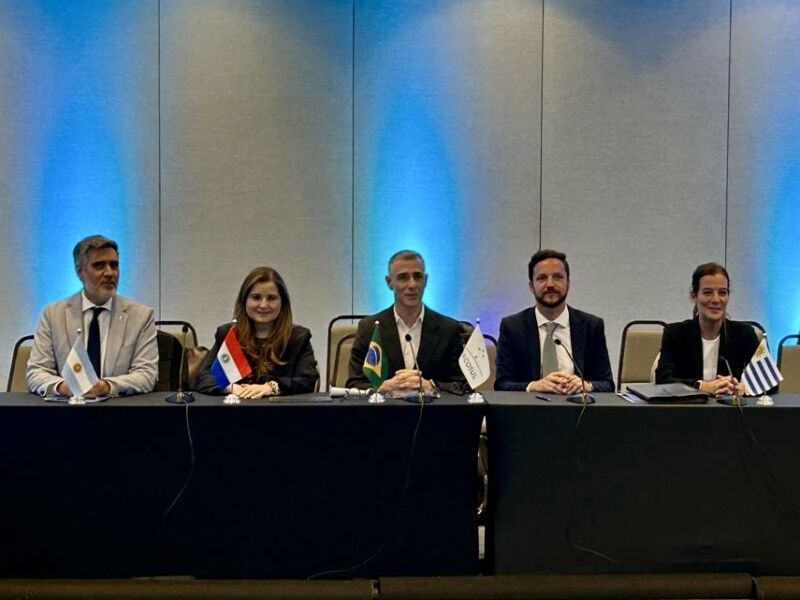 Image for the Tweet beginning: #OLACDE y @mercosur suscribieron un