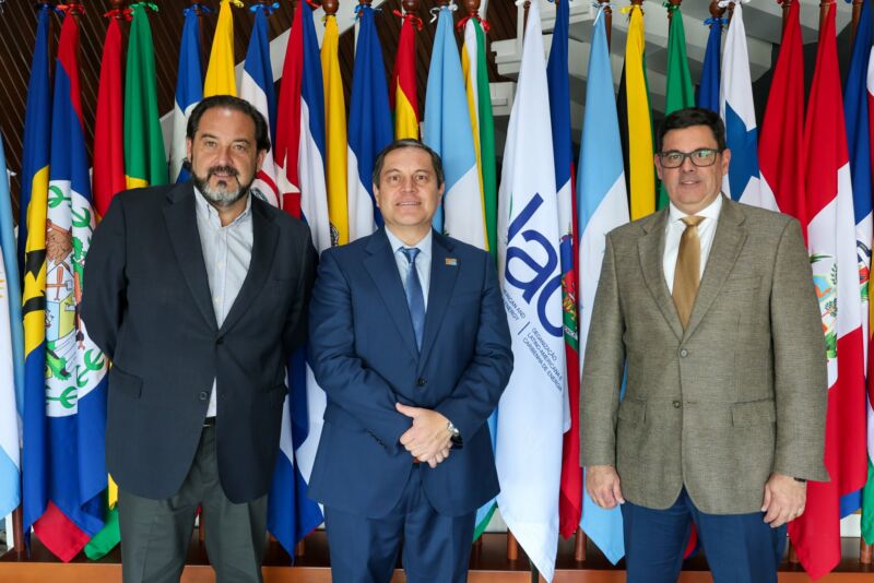 Image for the Tweet beginning: En la sede de #OLACDE,