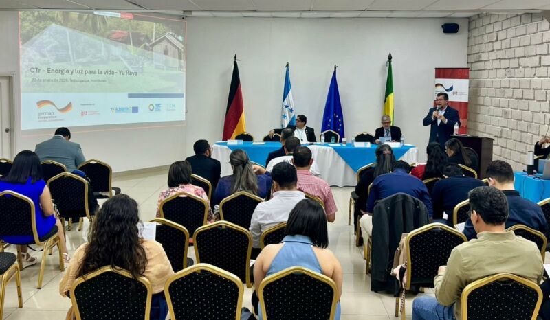 Image for the Tweet beginning: 📸🔌 #OLACDE acompaña el cierre